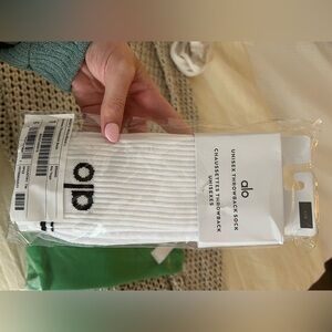 ALO YOGA - NWOT; Unisex throwback socks sz: L